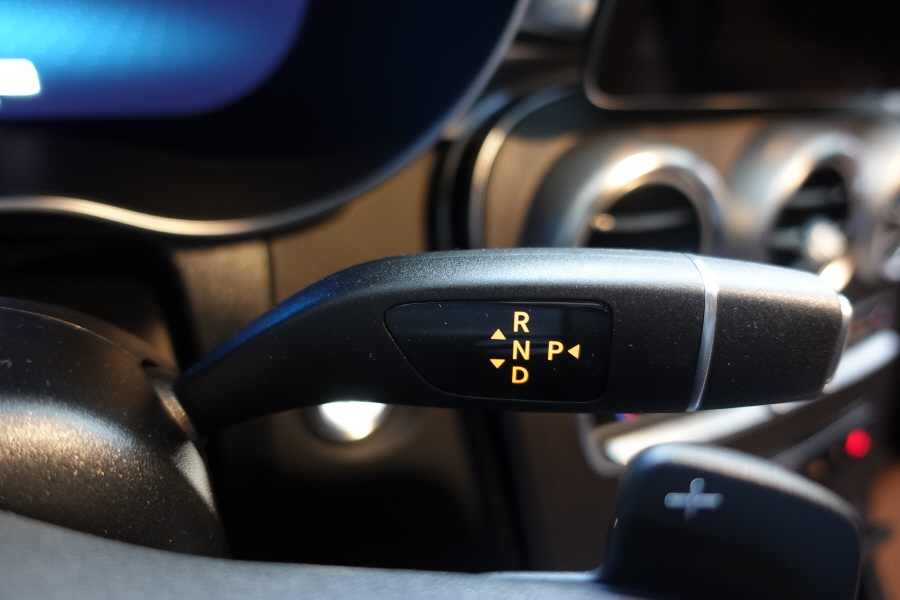 벤츠 GLC 300E 쿠페 실내디자인