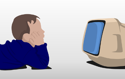 KBS 수신료 거부 방법&amp;#44; 해지 신청과 관련된 TV를 보고있는 소년의 모습