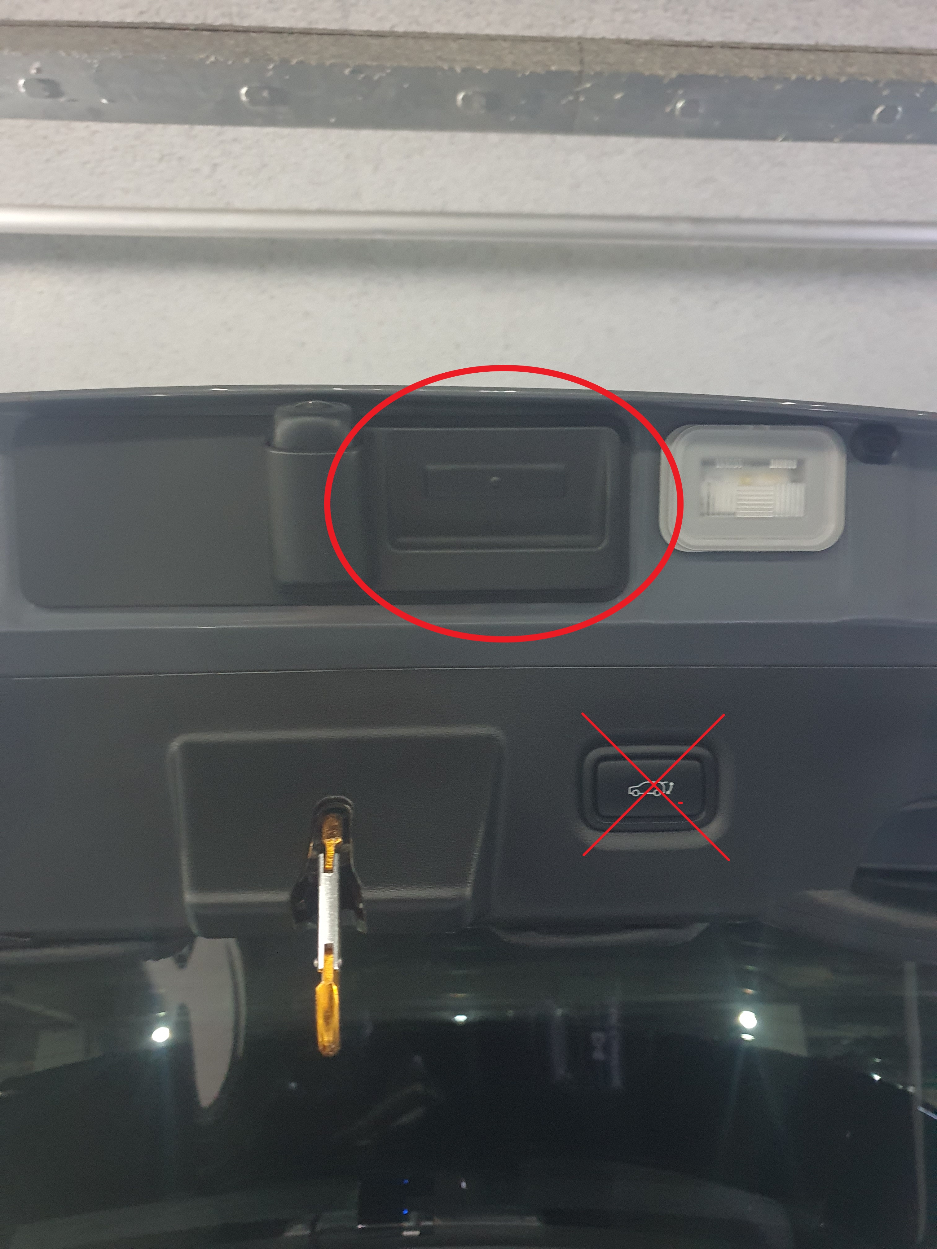 트렁크-외부-버튼