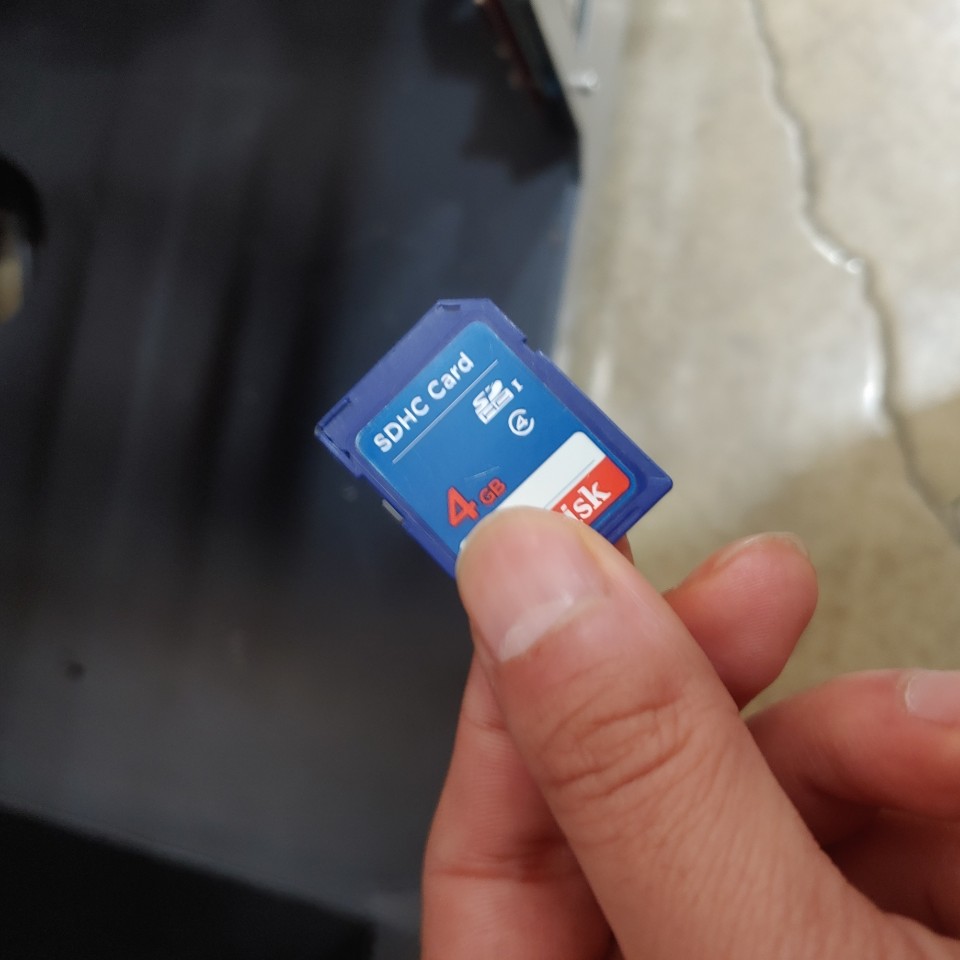 G-code 파일을 저장한 SDHC 4GB 메모리카드