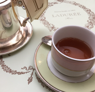 라뒤레, 우아함과 풍요로움이 담긴 문화적 아이콘