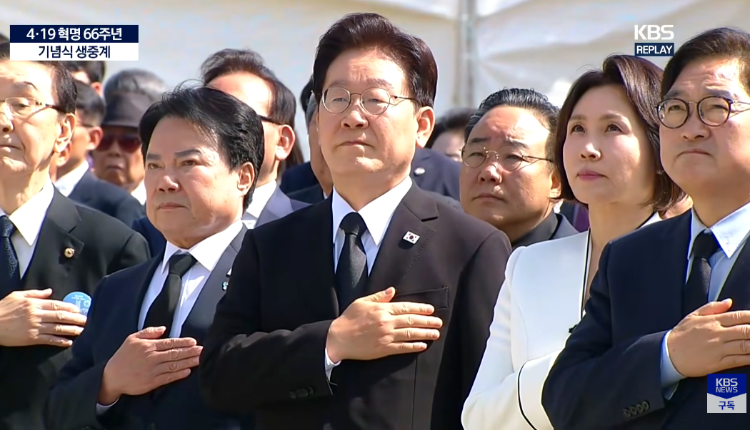 이 대통령 4·19 정신 민주묘지 참석(영상)