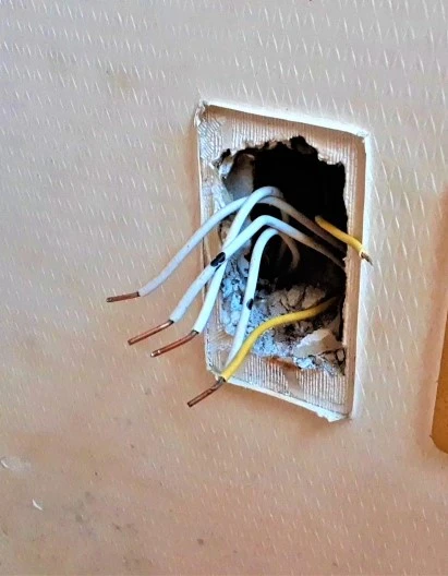 콘센트 전선 분리