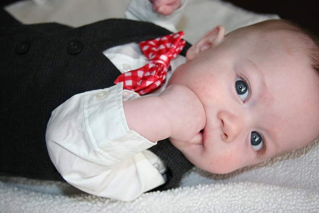 아기 개량한복과 서양식 베이비 의류