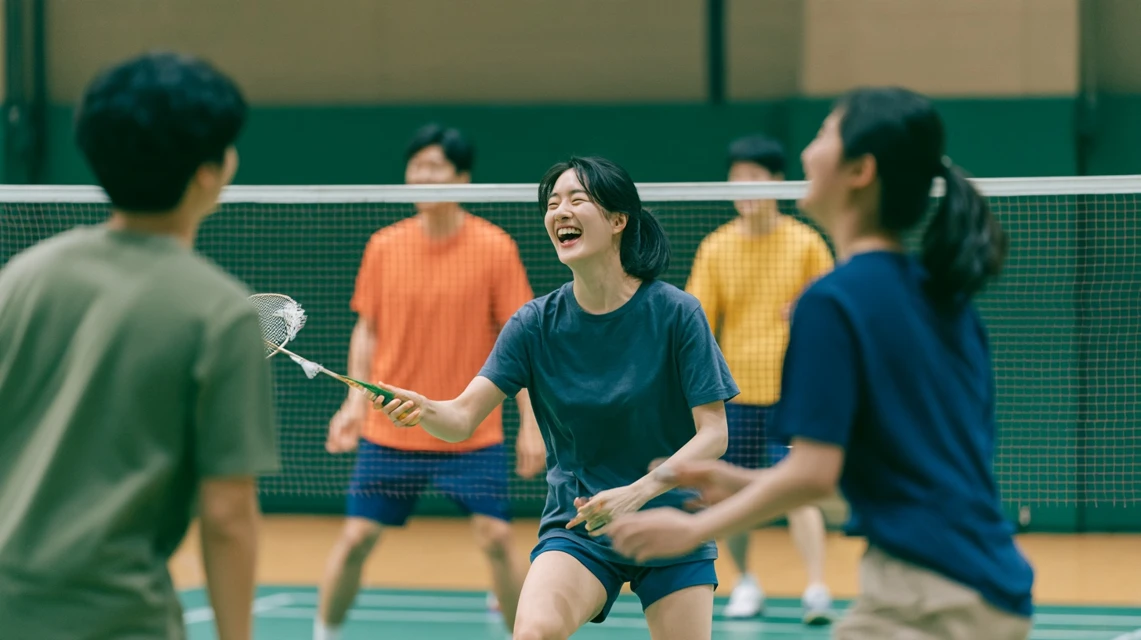 기초 자세를 연습하는 초보 회원