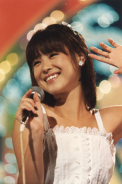 무대를 하고있는 일본 국민가수 마츠다 세이코