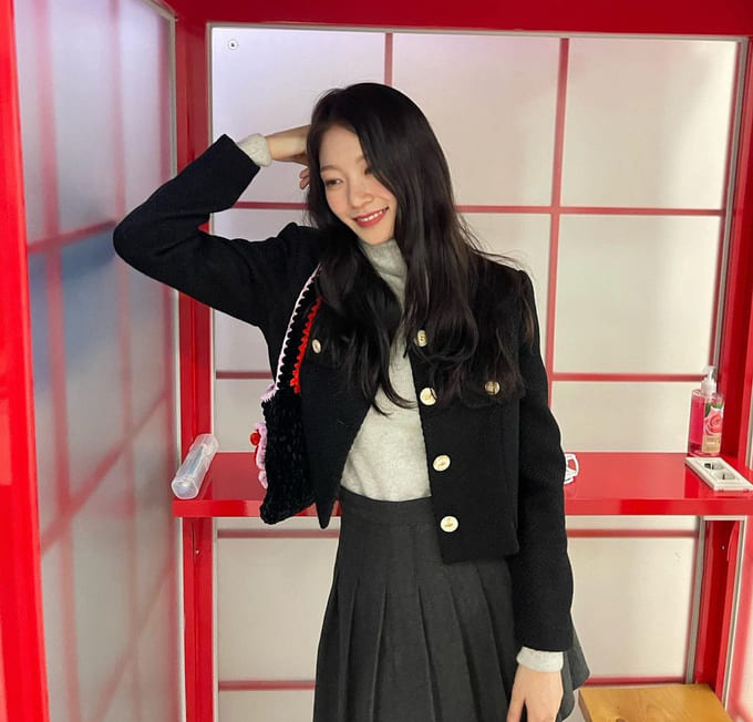 공승연 사복