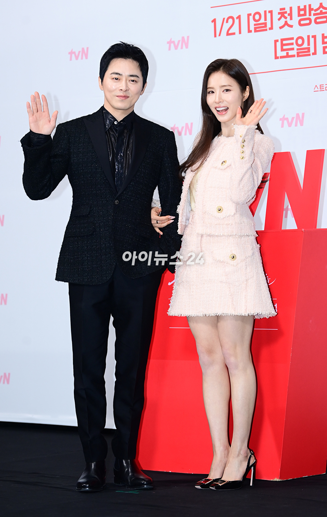 배우 조정석과 신세경이 16일 오후 서울 구로구 라마다 호텔에서 열린 tvN 새 토일 드라마 &#39;세작&#44; 매혹된 자들&#39; 제작발표회에 참석하고 있다. [사진=정소희 기자]