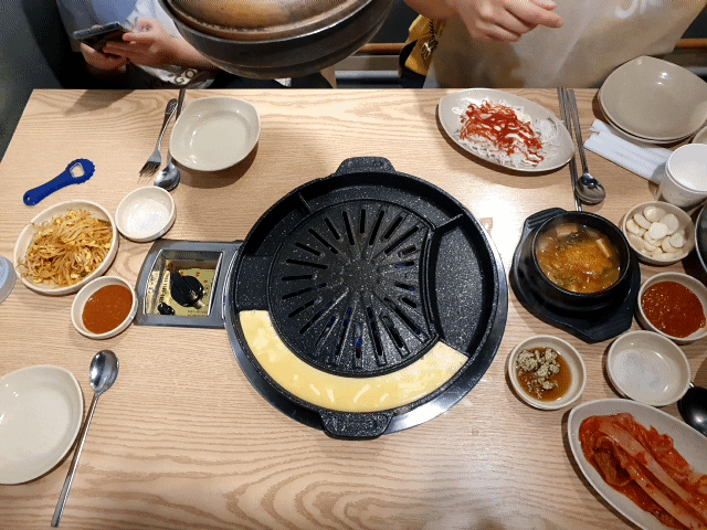 복이와 복돼지 기본 상차림