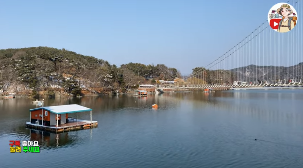 충남 예당저수지 당일치기 겨울여행: 민물매운탕, 카페, 출렁다리까지 알차게 즐기기