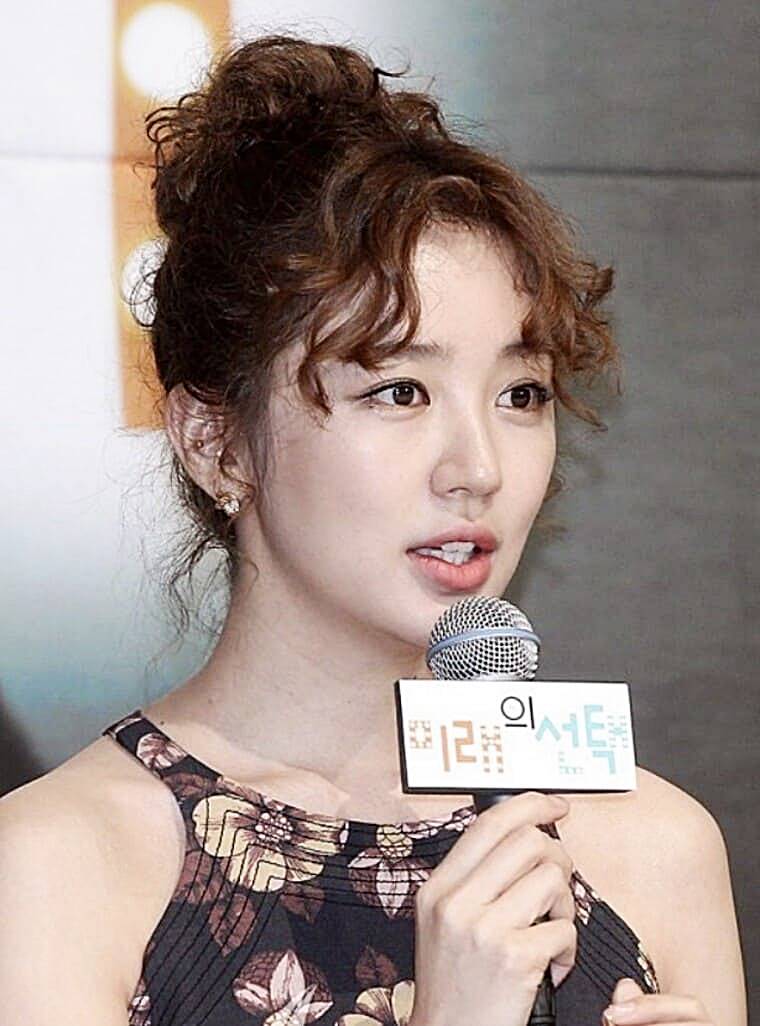 가수-겸-배우-윤은혜