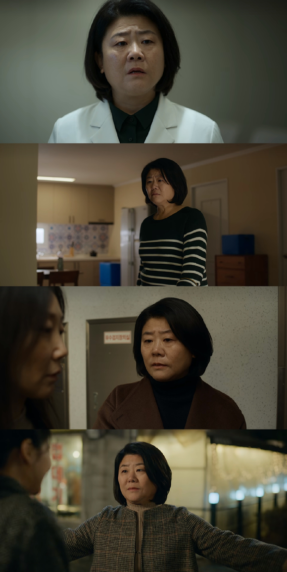 배우 이정은이 넷플릭스 &#39;정신병동에도 아침이 와요&#39;에서 수간호사 송효신 역을 맡아 열연을 펼치고 있다. [사진=넷플릭스]