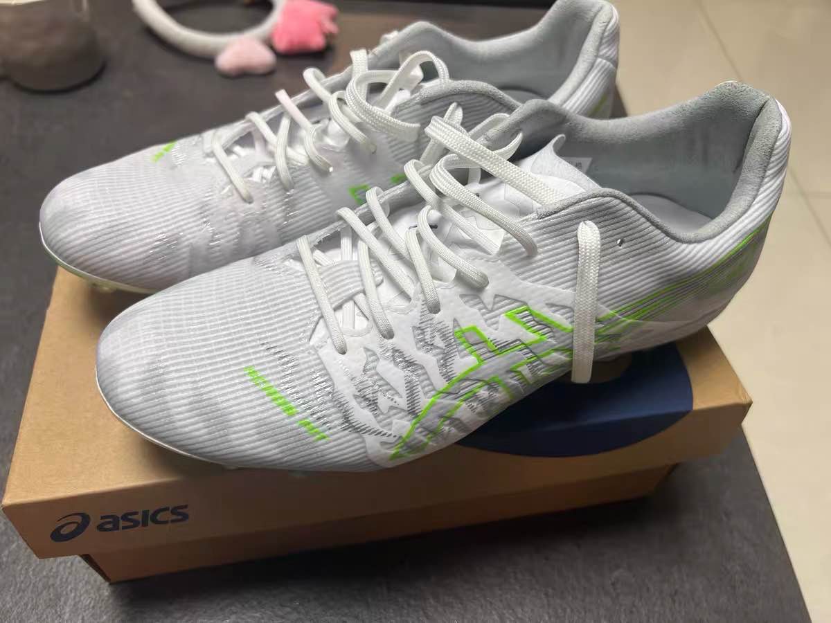 아식스 아크로스 3의 실물 사진 이미지