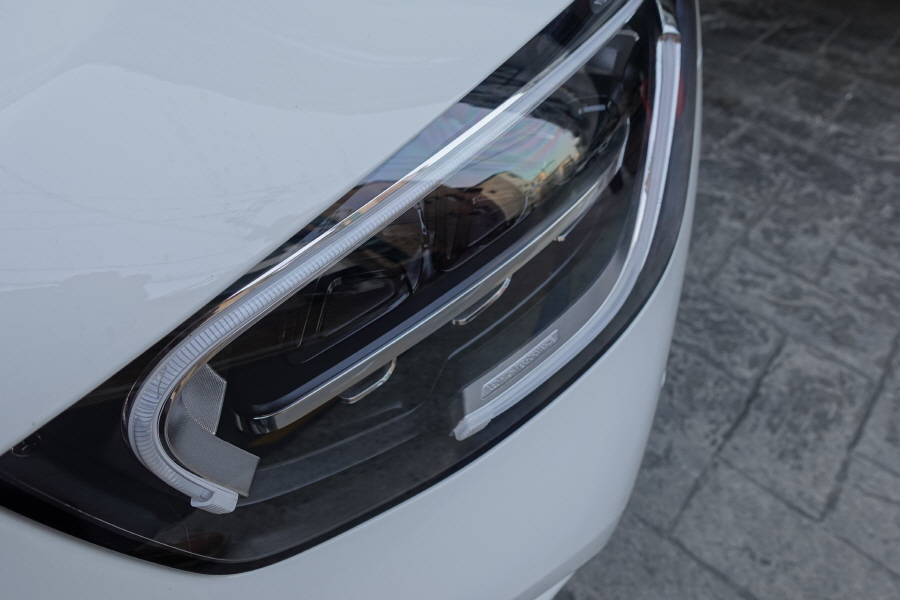 GLC 300e 쿠페 외부디자인 헤드라이트