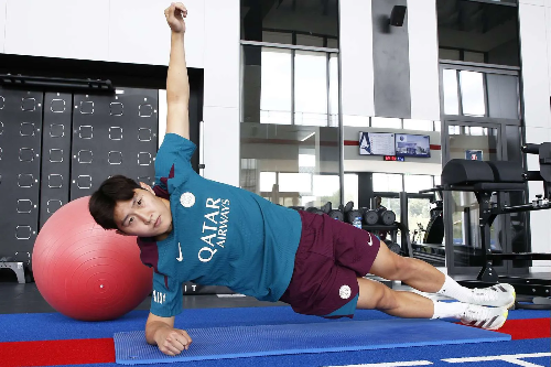 파리 생제르맹의 미드필더 19번 이강인