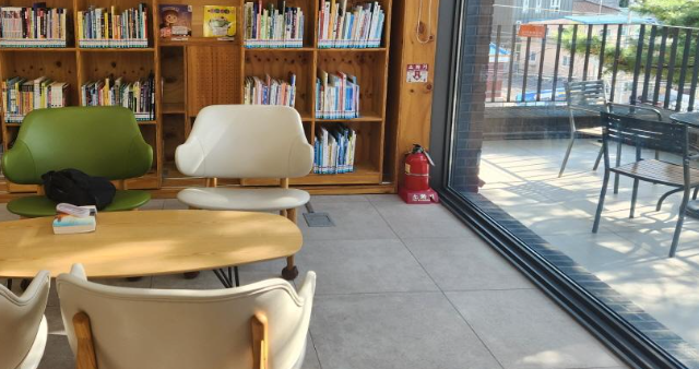 배봉산 근린공원 내 숲속도서관