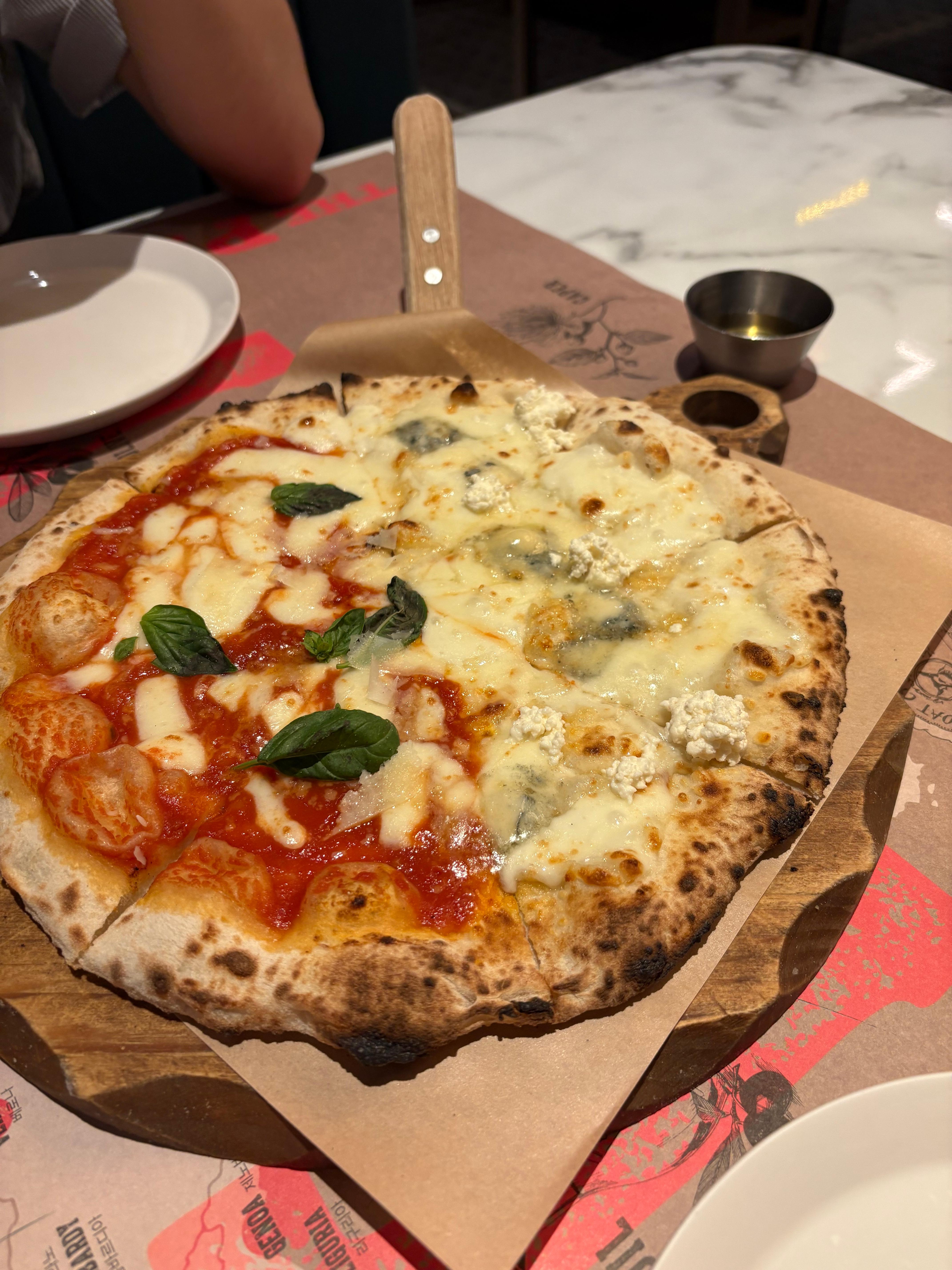 서울 데이트의 성지, 신촌에서 즐기는 낭만과 활력 가득한 완벽 코스 가이드