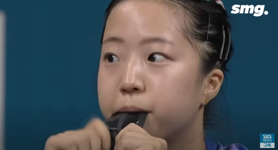 신유빈 먹방 에너지젤 납작복숭아