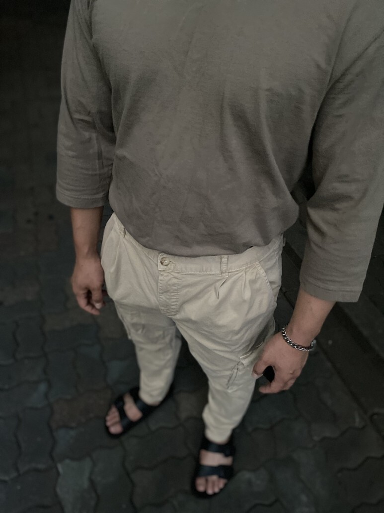 데일리 룩(오뭘입)_무신사스탠다드 슬리브티, 자라 카고바지, 버켄스탁 샌들, OOTD