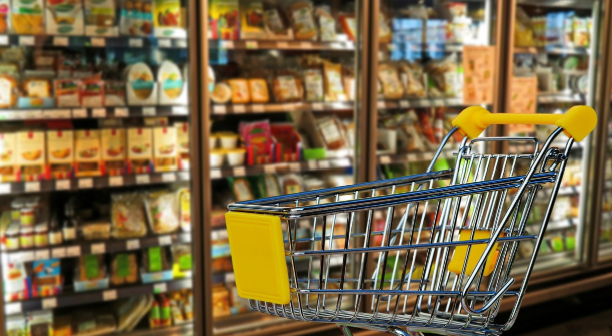 넛지 이론: 마트에서 원하지 않는 물건을 사게 되는 이유는?