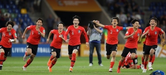 한국 축구 전술의 변천사: 4백&amp;#44; 3백&amp;#44; 빌드업 관련 모습 4