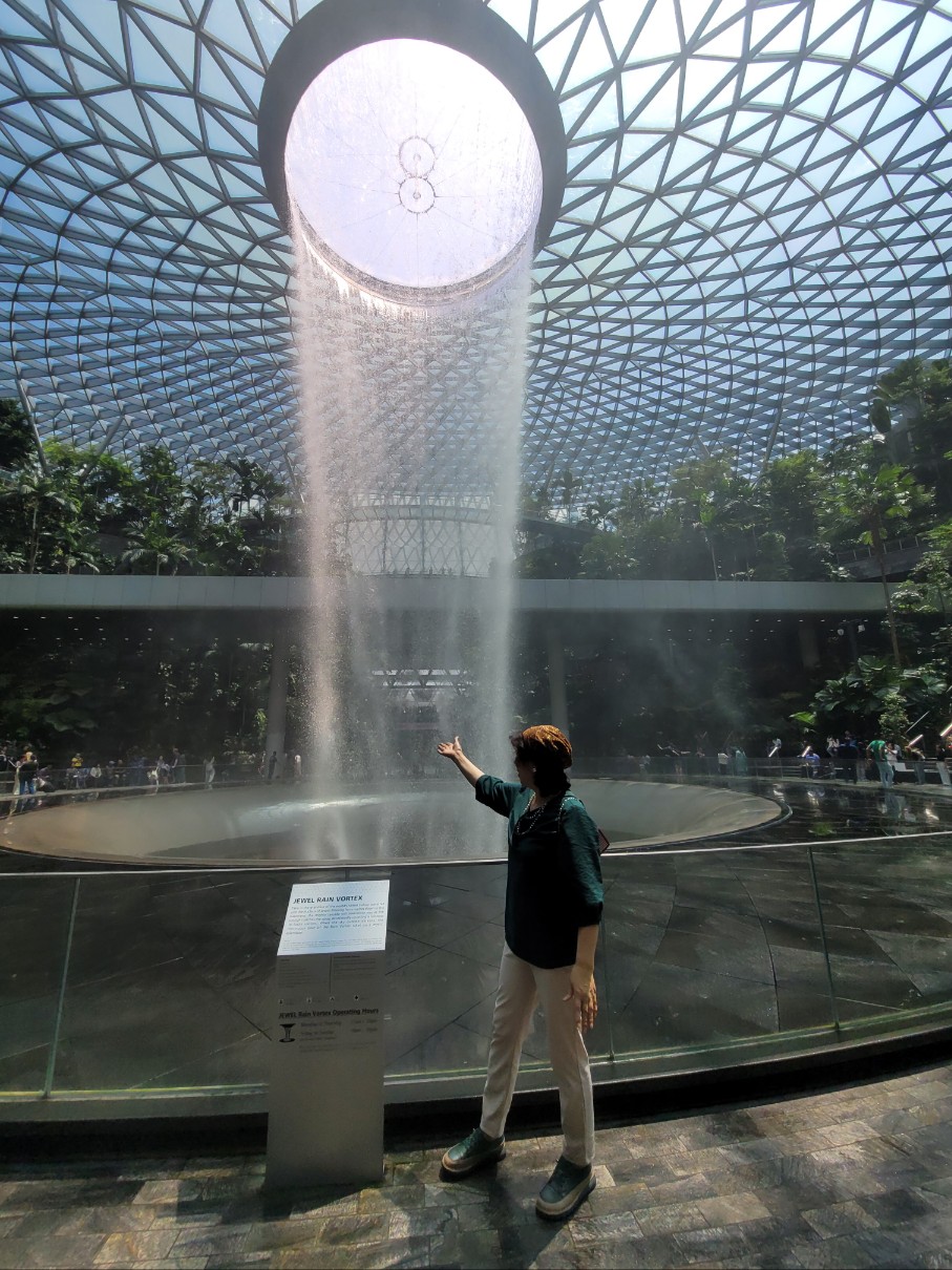 싱가포르 쥬얼창이공항 분수
