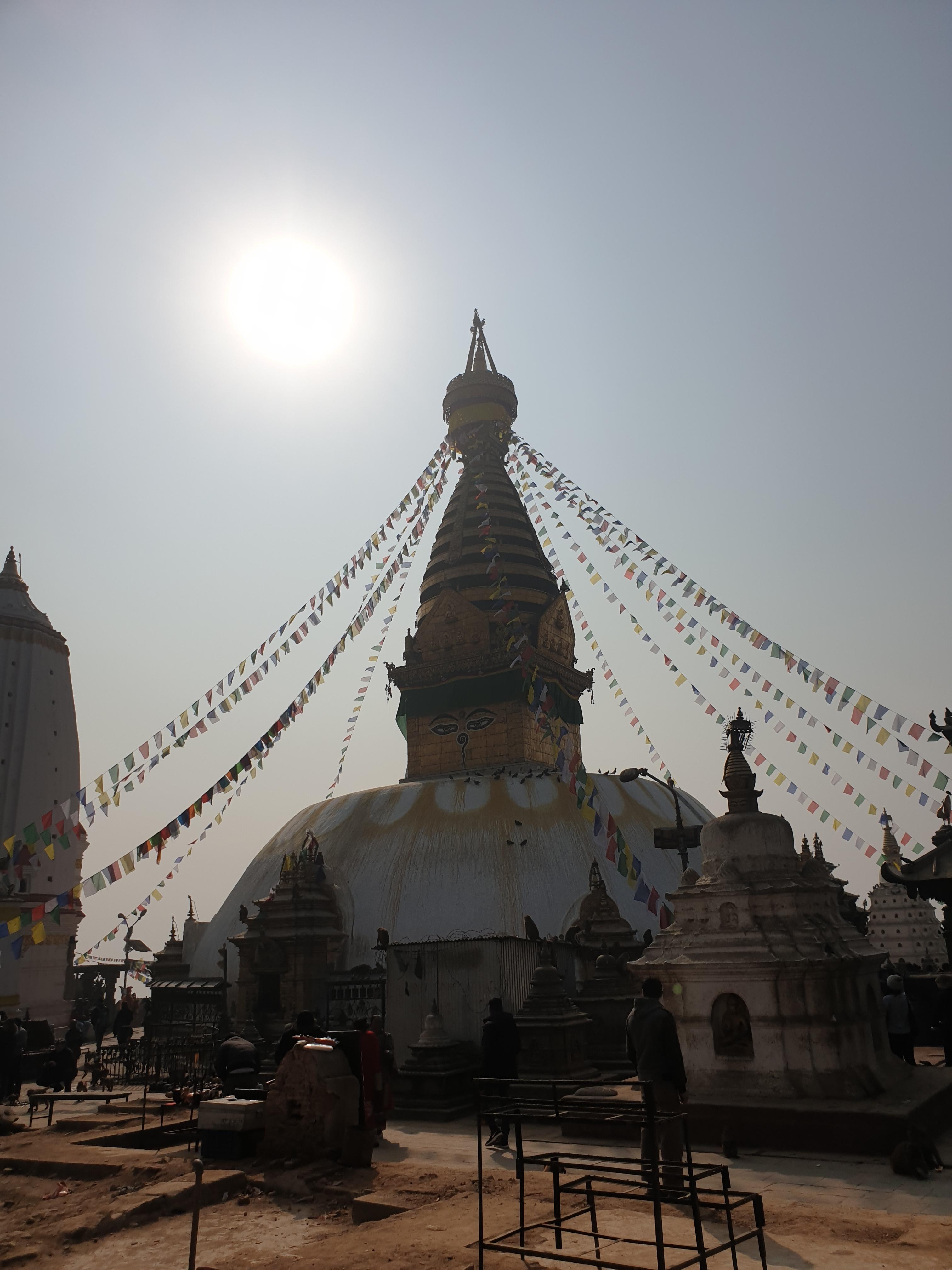 카트만두 한 사찰에 탑