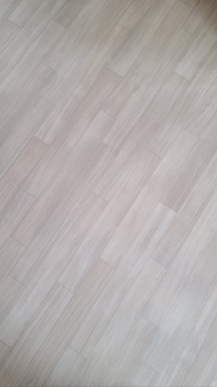 층간소음은 거실 바닥 뿐만 아니라 벽을 통해 소음과 진동이 전달됩니다.