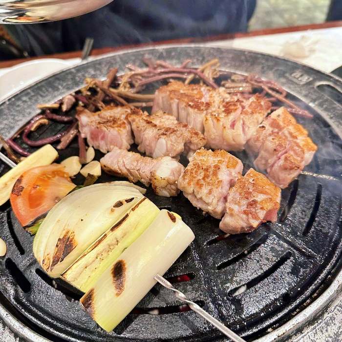 생방송투데이 서대문 연희동 삼천 번의 수제 칼집 삼겹살 맛집