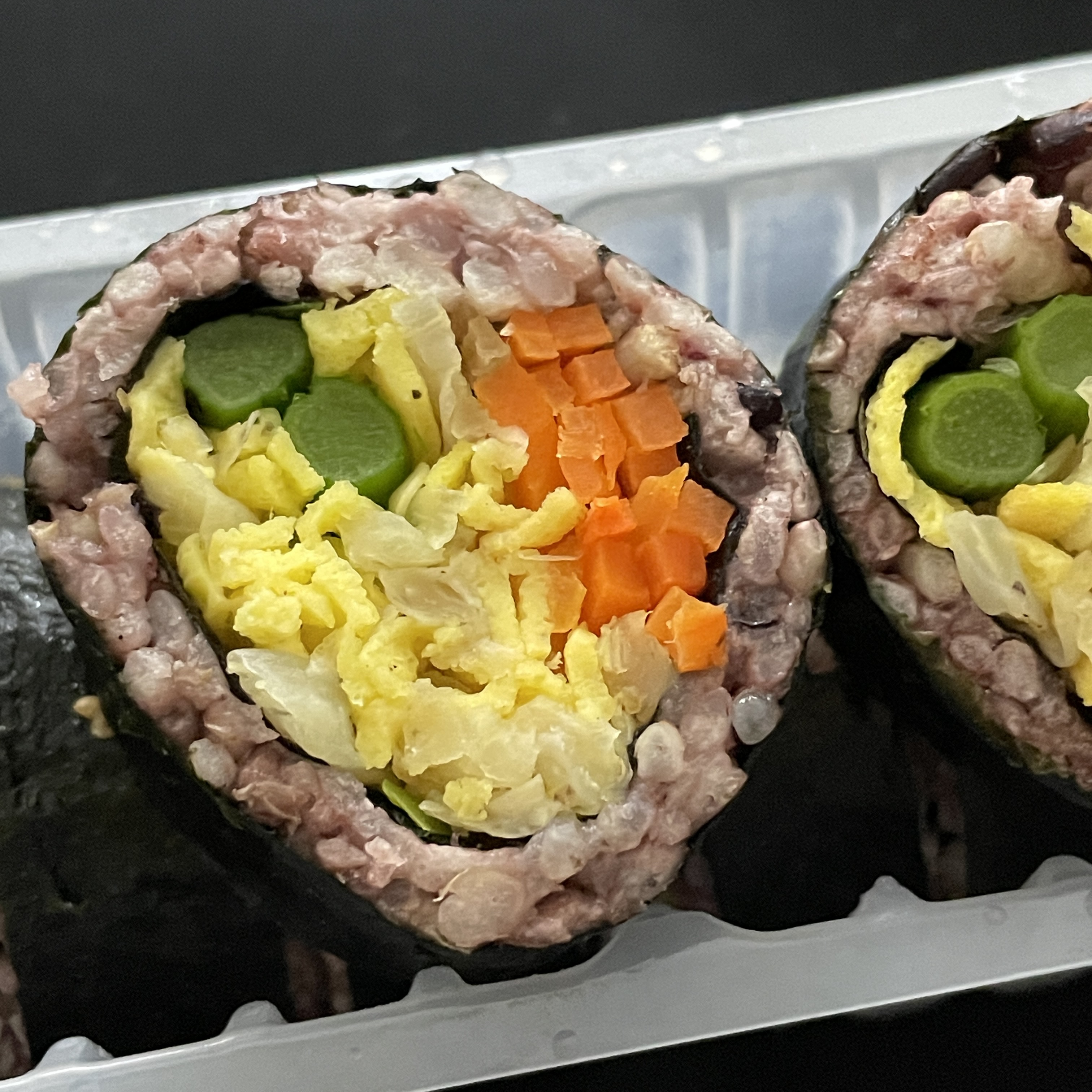 곤약현미김밥 흑미계란맛 단면
