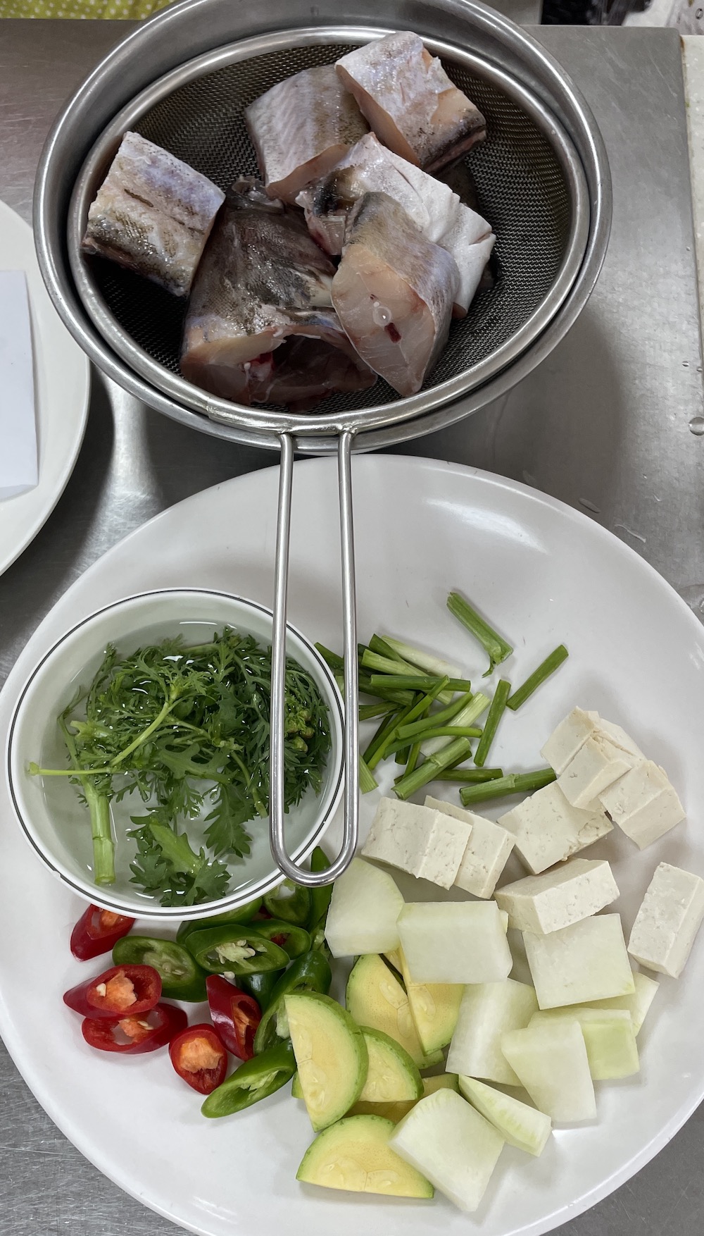 한식조리기능사 실기시험 준비 - 생선찌개 - 끓이기 전 생선찌개 재료 손질한 모습