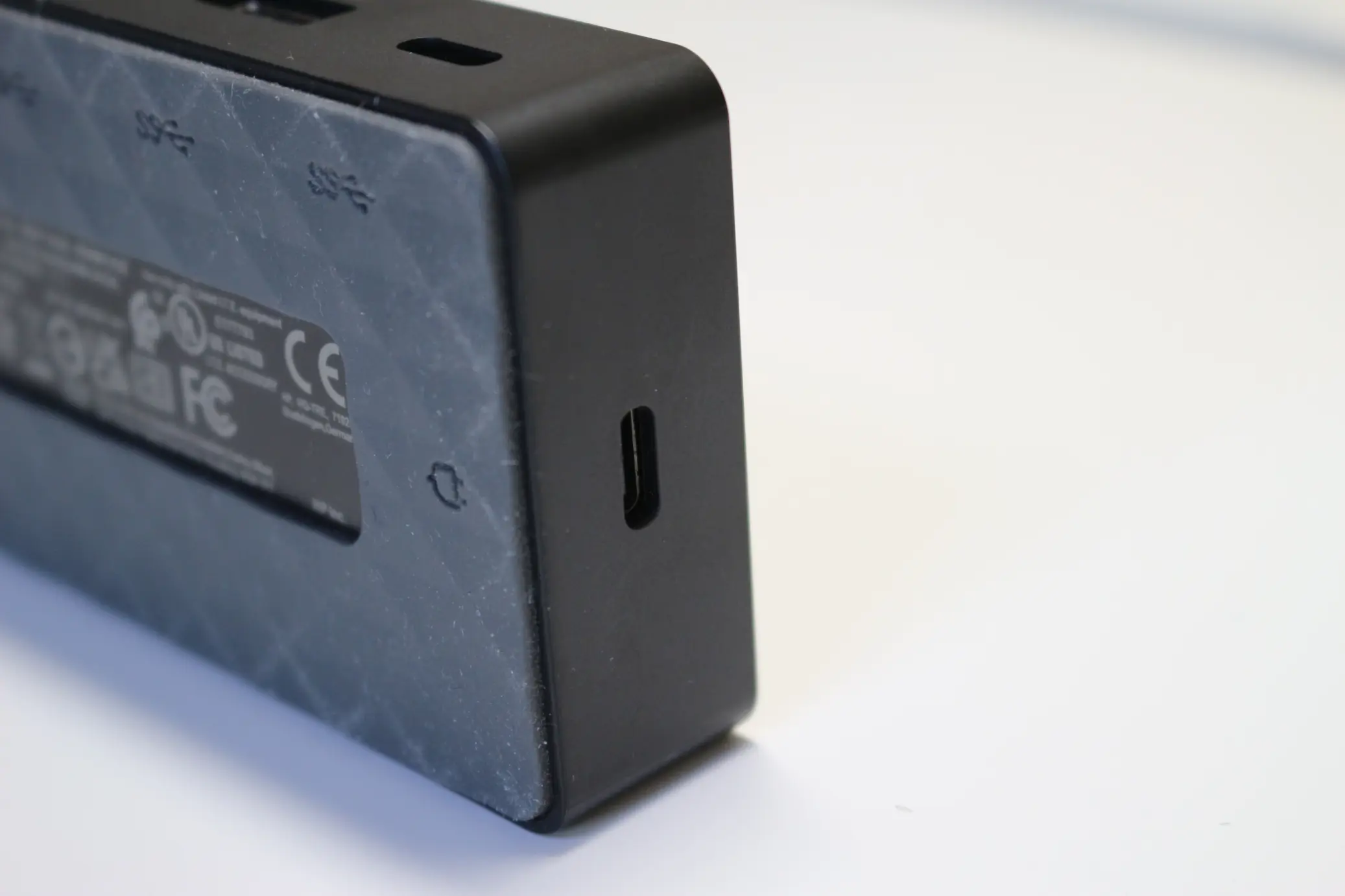 HP 유니버셜 USB-C 멀티포트 허브 패스스루 포트