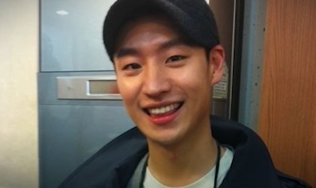 모자 쓴 이제훈