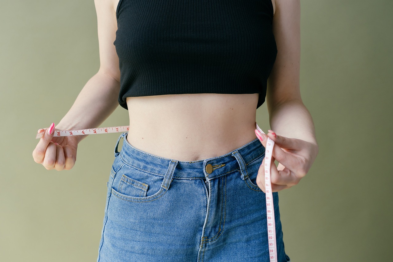 허리 사이즈와 치매 발병 위험의 상관관계→ 복부 비만과 인지 기능 저하의 과학적 연결 고리