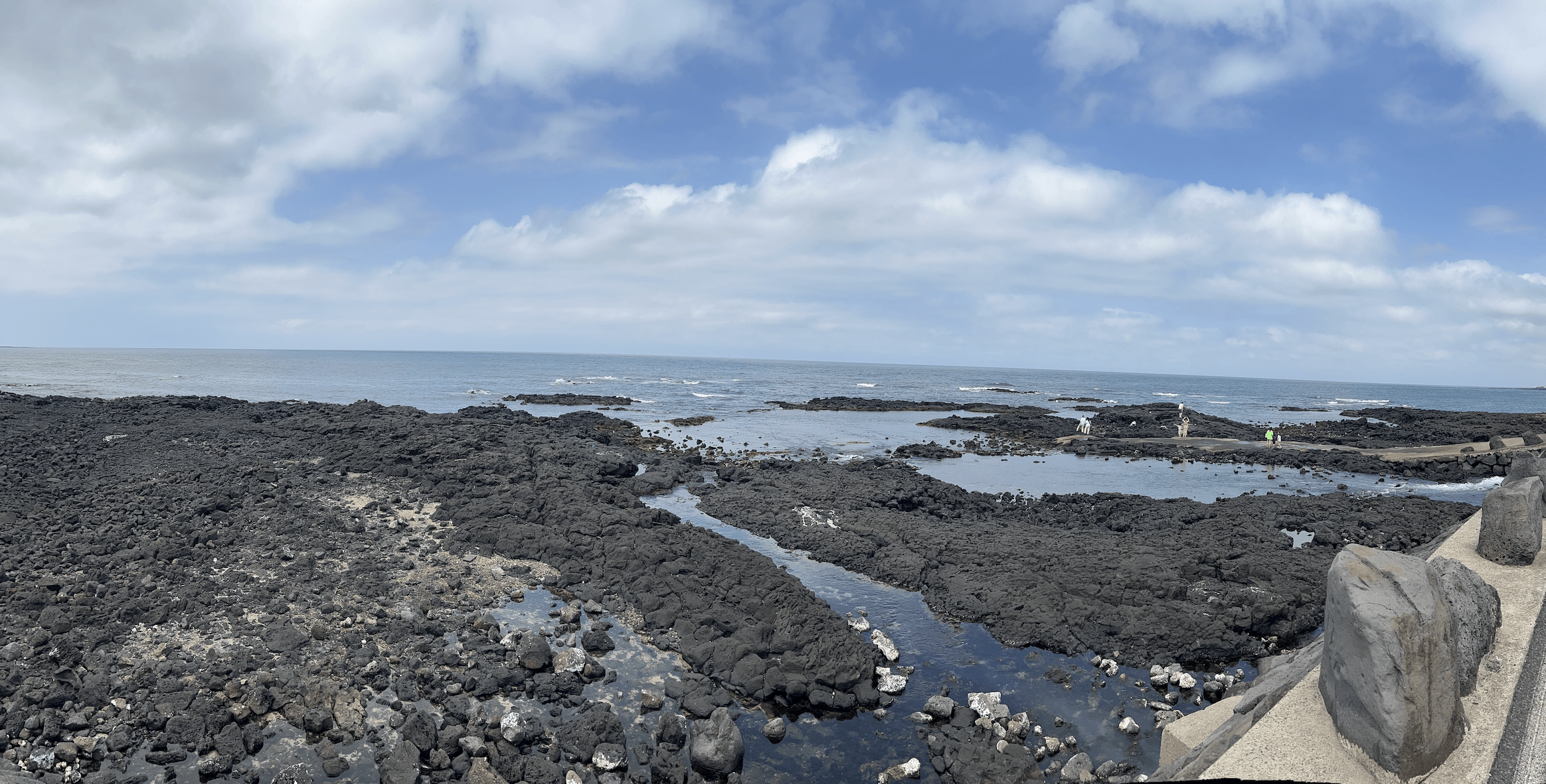 명진전복 앞 바닷가