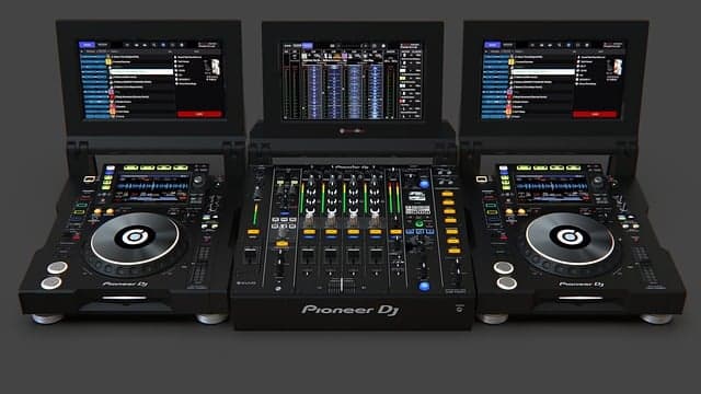 DJ 장비의 진화: 턴테이블에서 CDJ, 그리고 컨트롤러까지
