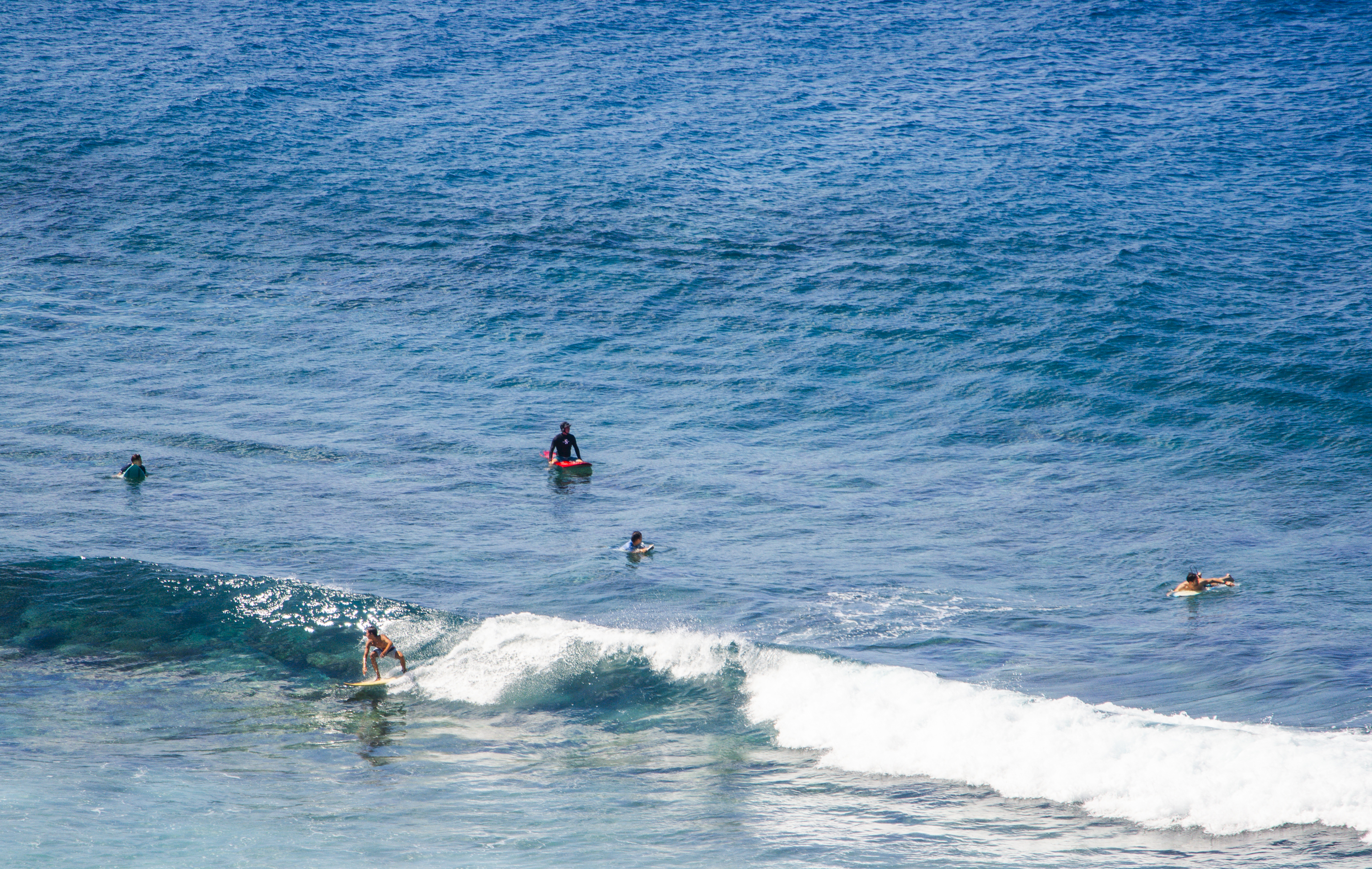 괌에서 서핑하기