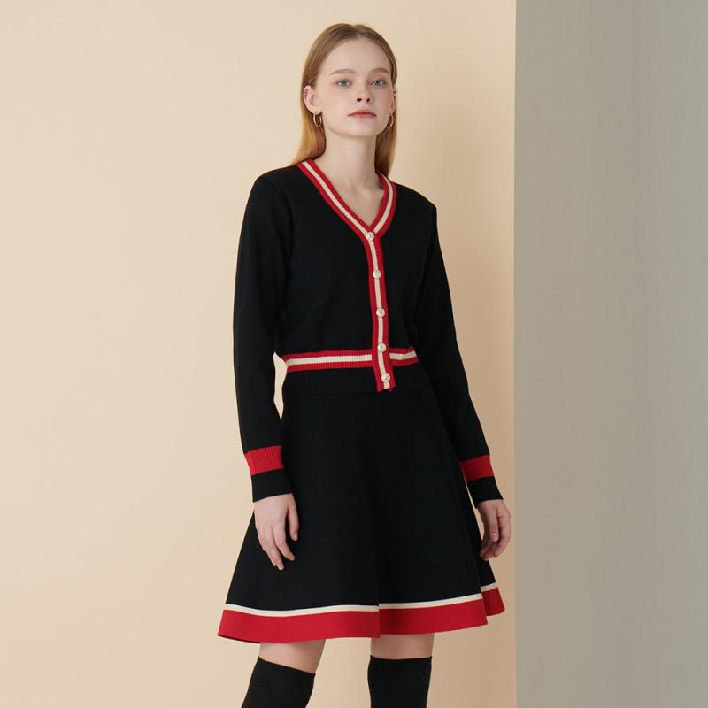 샤틴 온라인 브이넥 배색 디자인 니트 투피스 O223T913