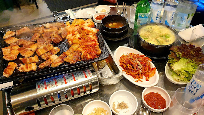 마포 합정동 삼겹살 '신김치생삼겹살'