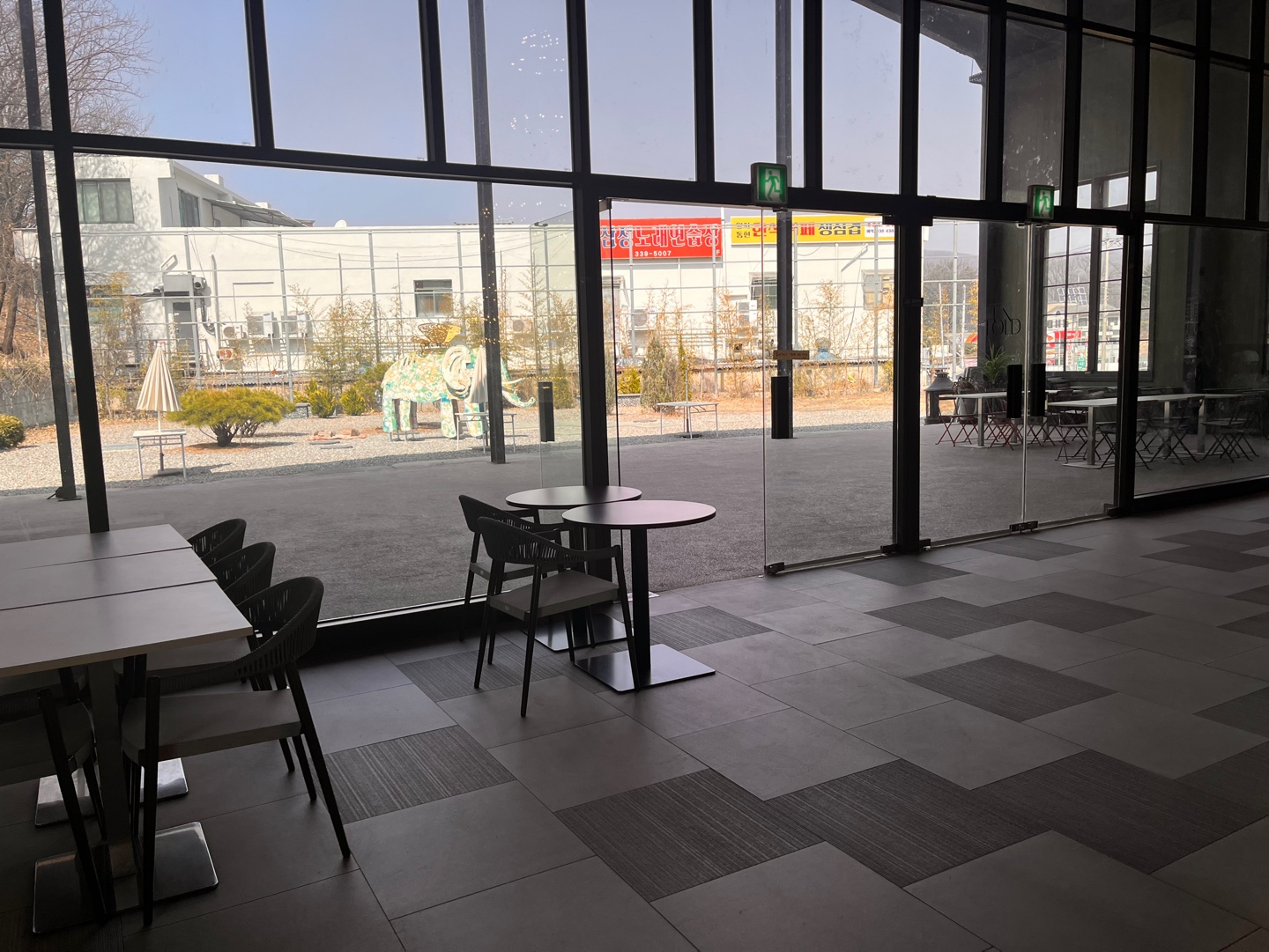 용인 대형 야외정원 베이커리 카페 '언톨드'