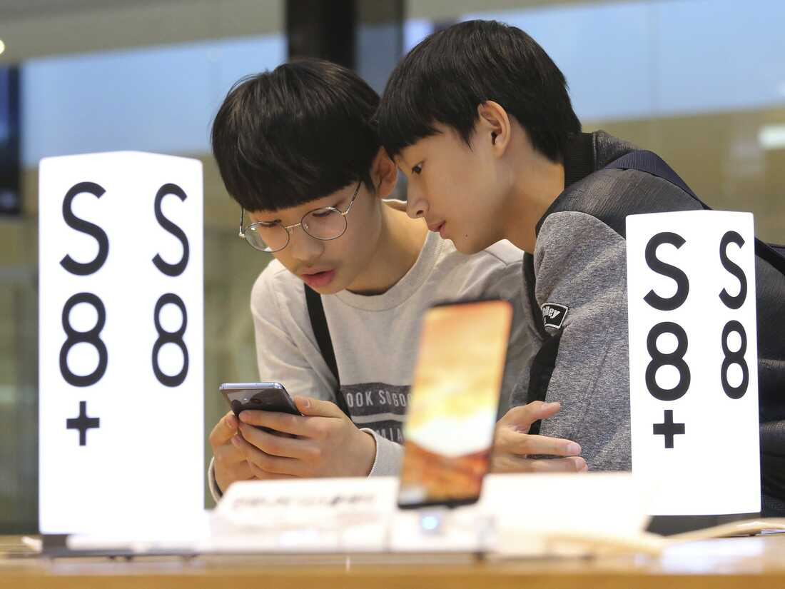 걱정하는 한국 청년의 일상