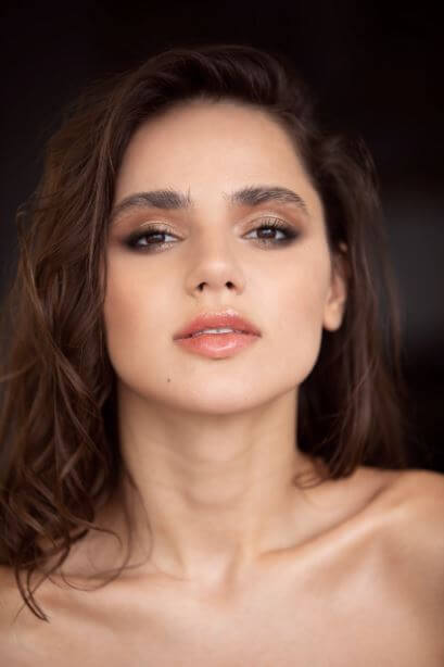 깨끗한 피부의 여성