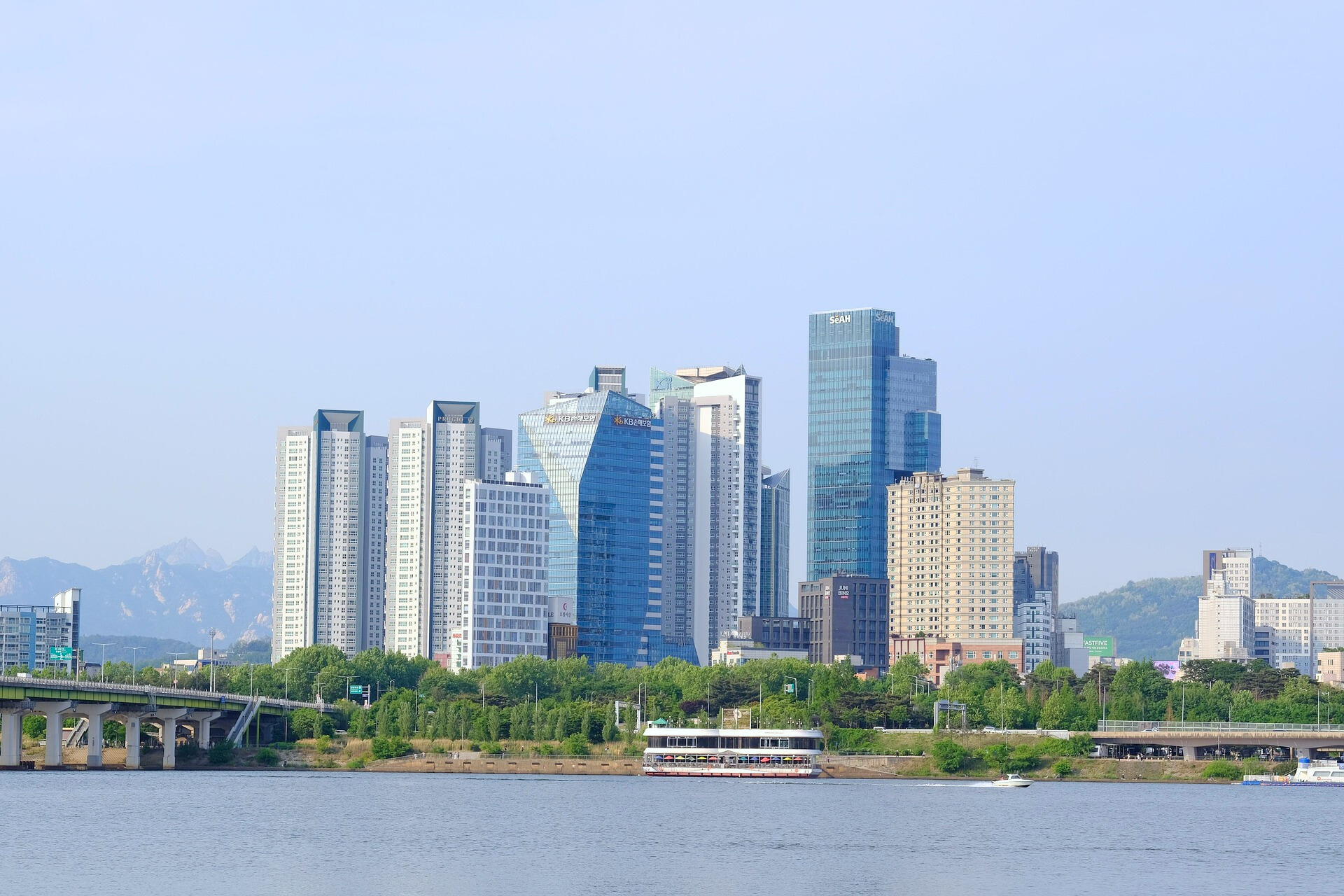 건물 강 다리 관련 사진