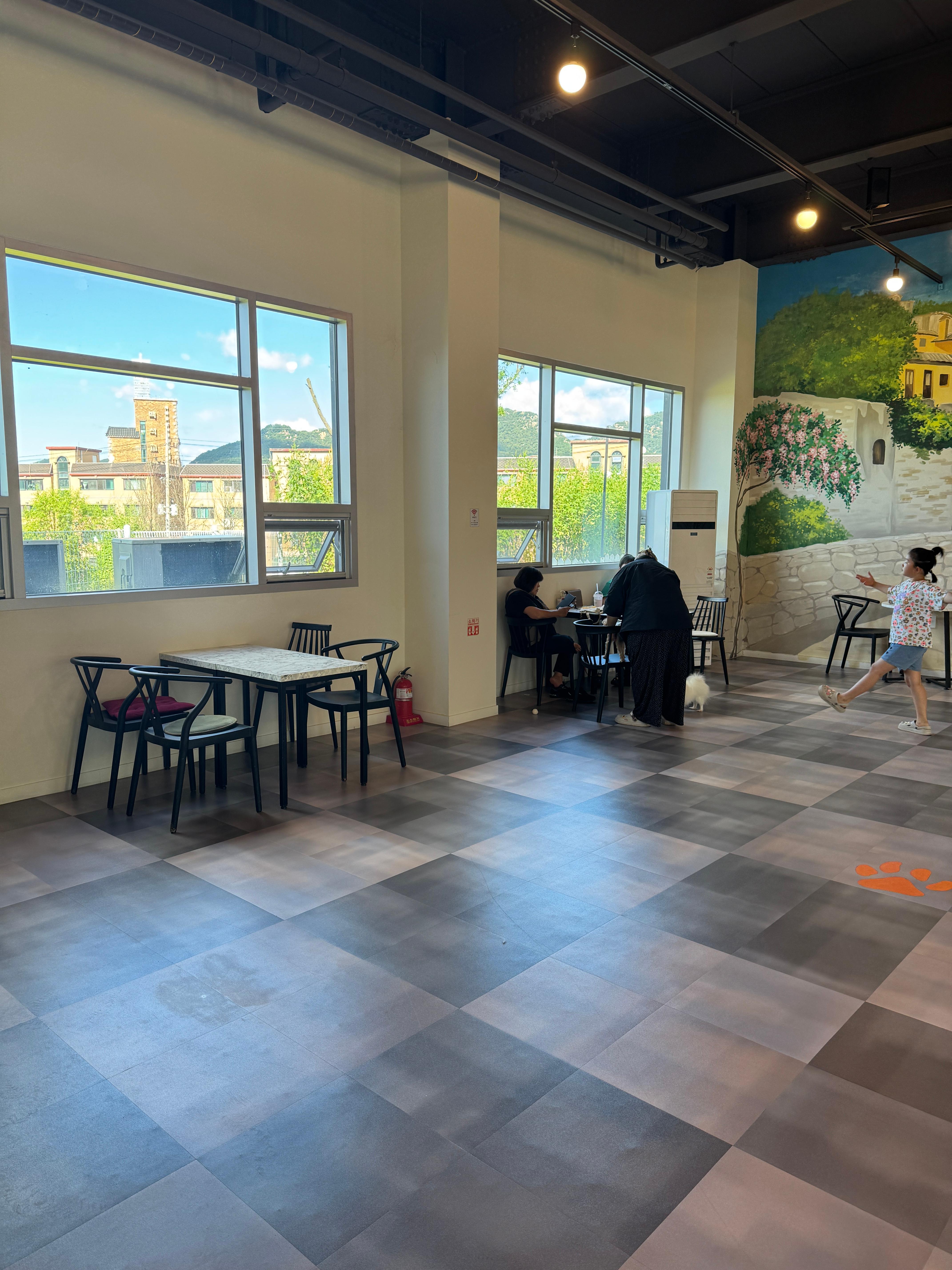 풀멍파크 실내 테이블 사진