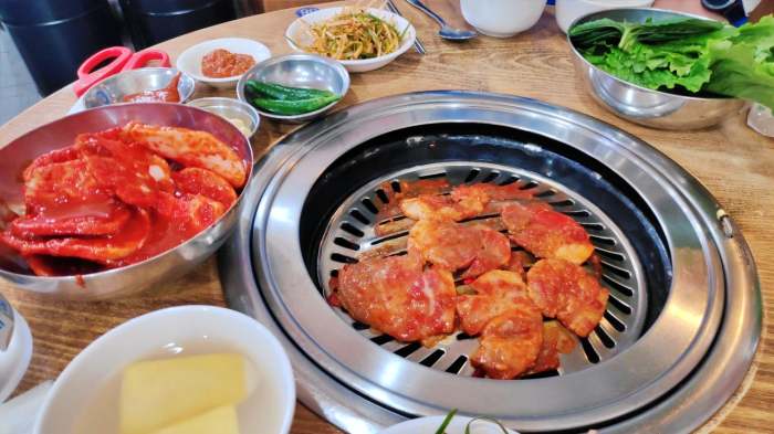 6시내고향 시청 남대문 돼지고추장구이 고향노포 고향정가게 50년 전통 동그랑땡 돼지 고추장 구이 맛집 오늘 방송 추천