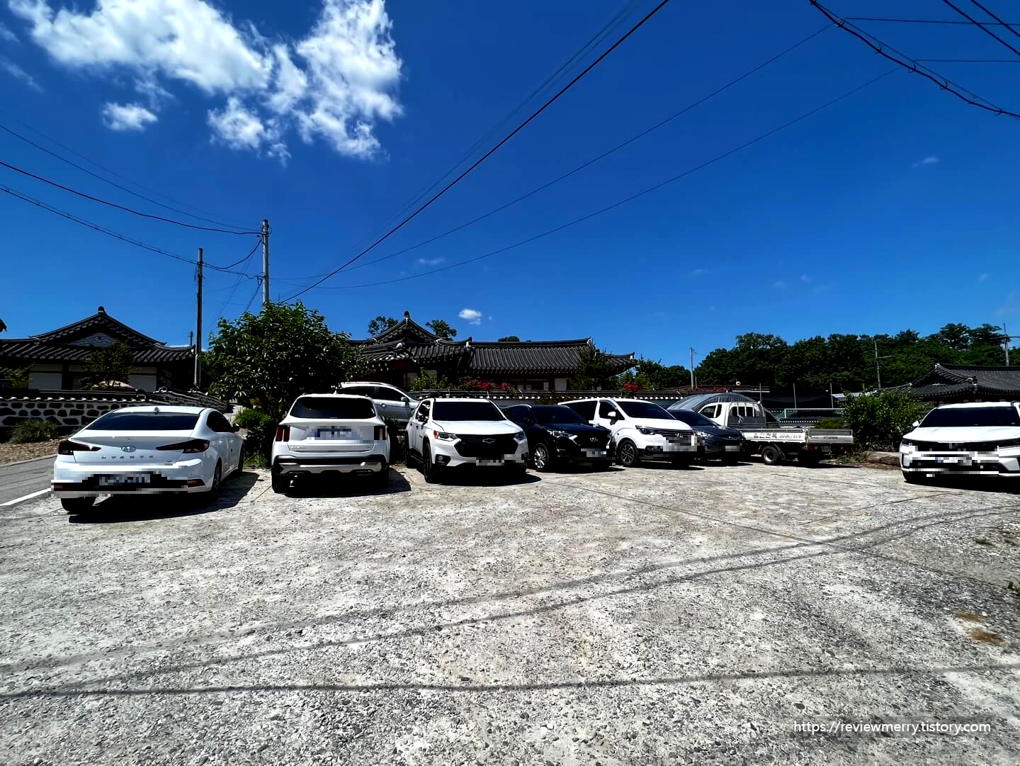 카페 앞 주차장