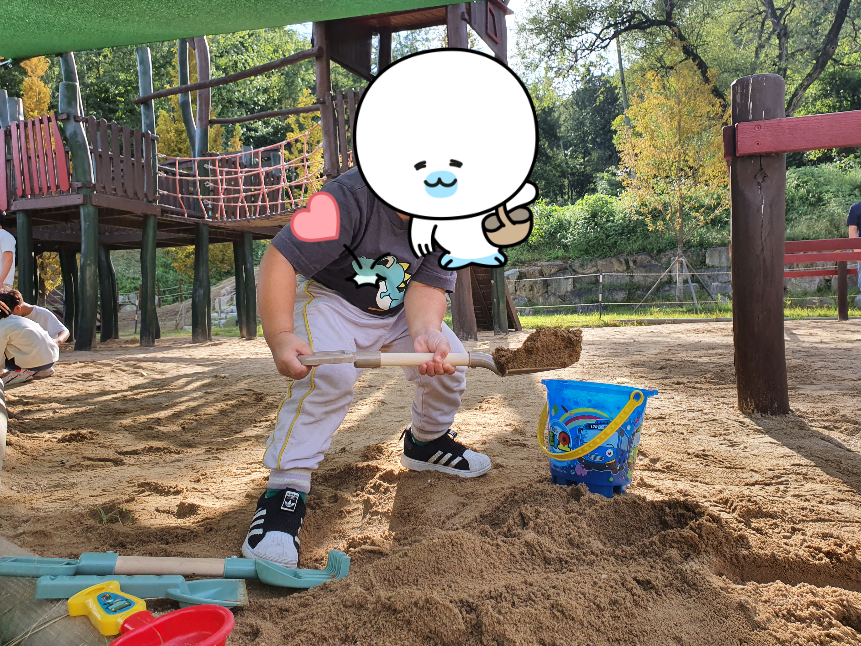 야외 놀이터 및 시설