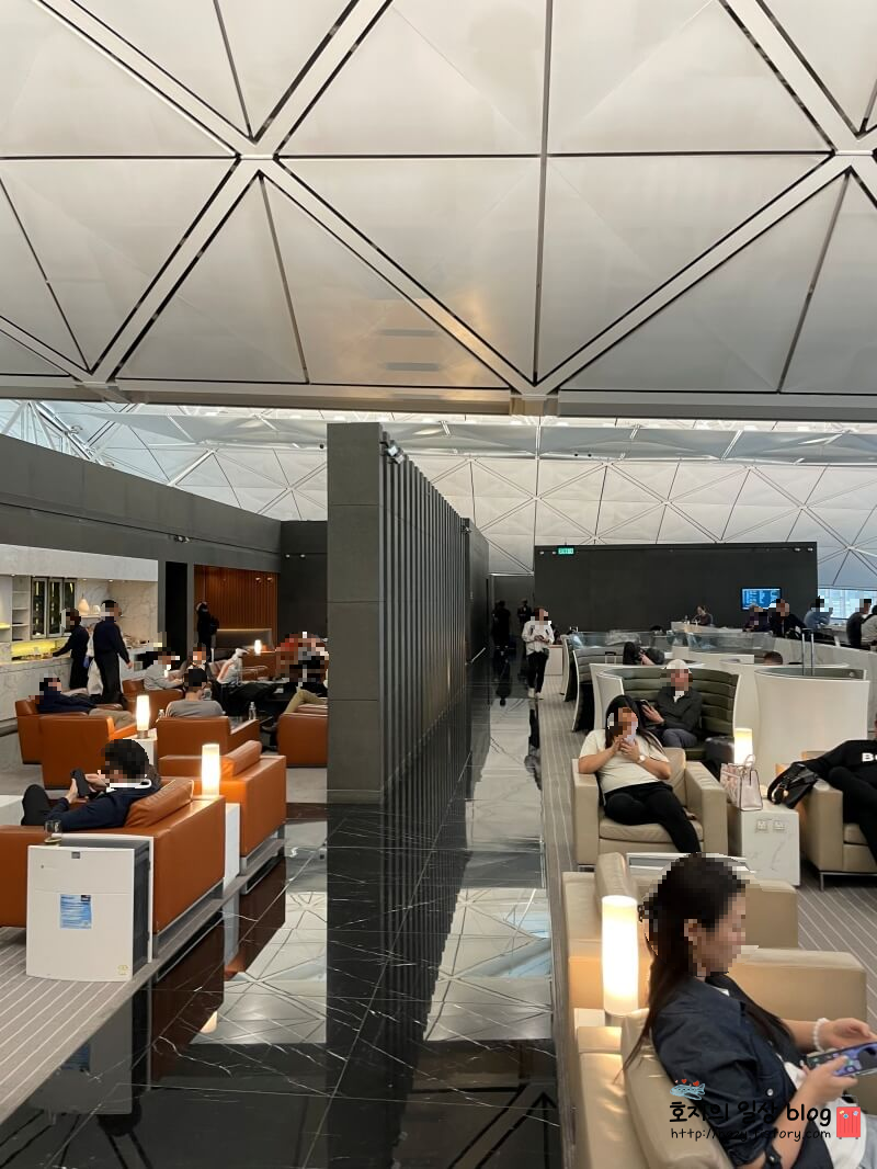 홍콩공항 캐세이퍼시픽 더윙 라운지 내부 전경