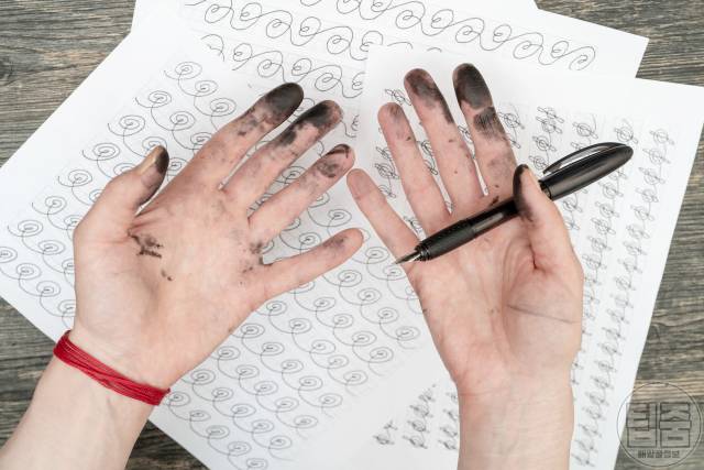 아세톤 활용법 잉크 지우기