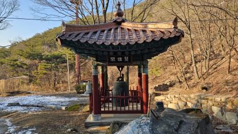 양주시 원각사 : 도심과 가까운 깊은 산중 폭포 소리에 마음을 씻는 고요한 수행의 사찰